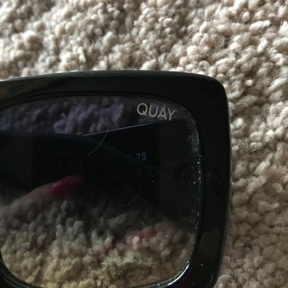 Black sunglasses by Quay - Picture 3 of 4